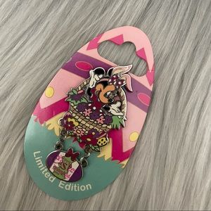 LE Disney Disneyland Easter Spring 2006 Minnie Mouse Bunny Basket Pin